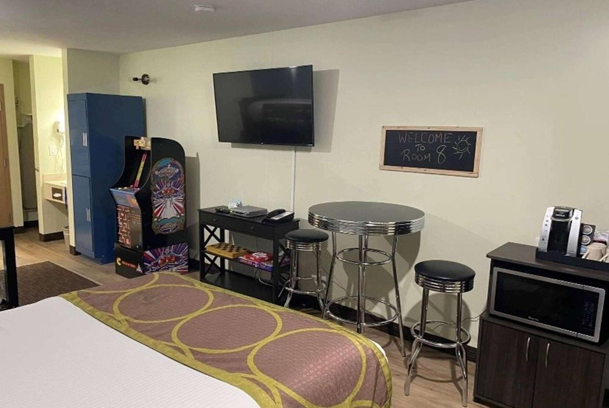 Super 8 By Wyndham Saskatoon Near Saskatoon Airport Hotel Kültér fotó