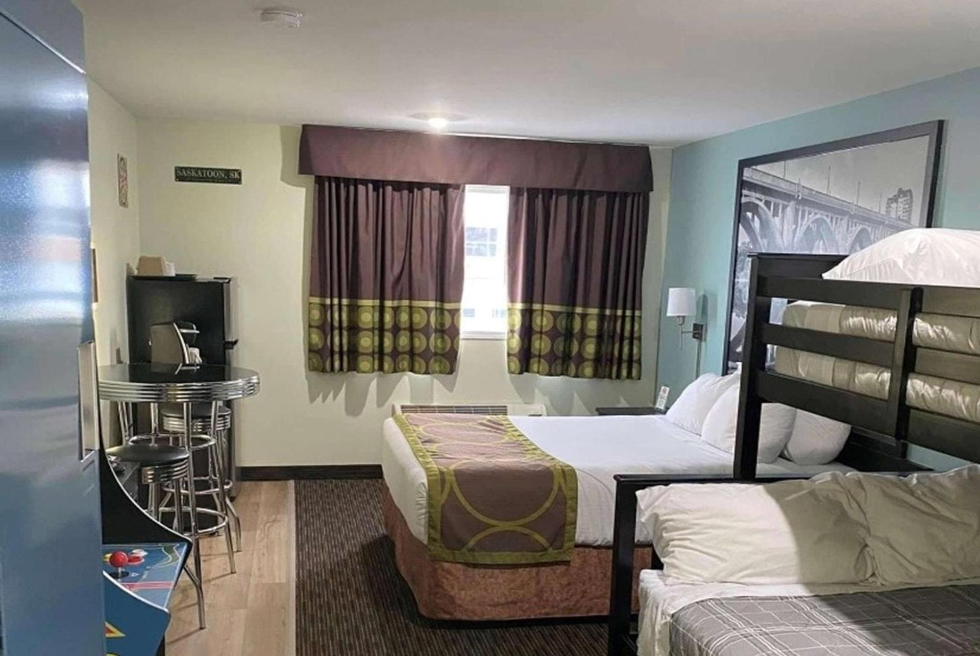 Super 8 By Wyndham Saskatoon Near Saskatoon Airport Hotel Kültér fotó