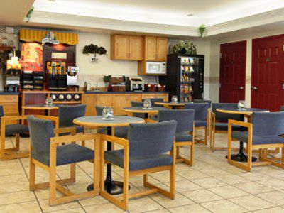 Super 8 By Wyndham Saskatoon Near Saskatoon Airport Hotel Étterem fotó